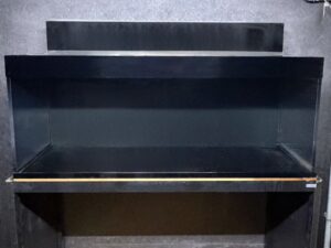 底背面黒アクリル水槽W1500×d750×h600、上部濾過ボックス、2段設置